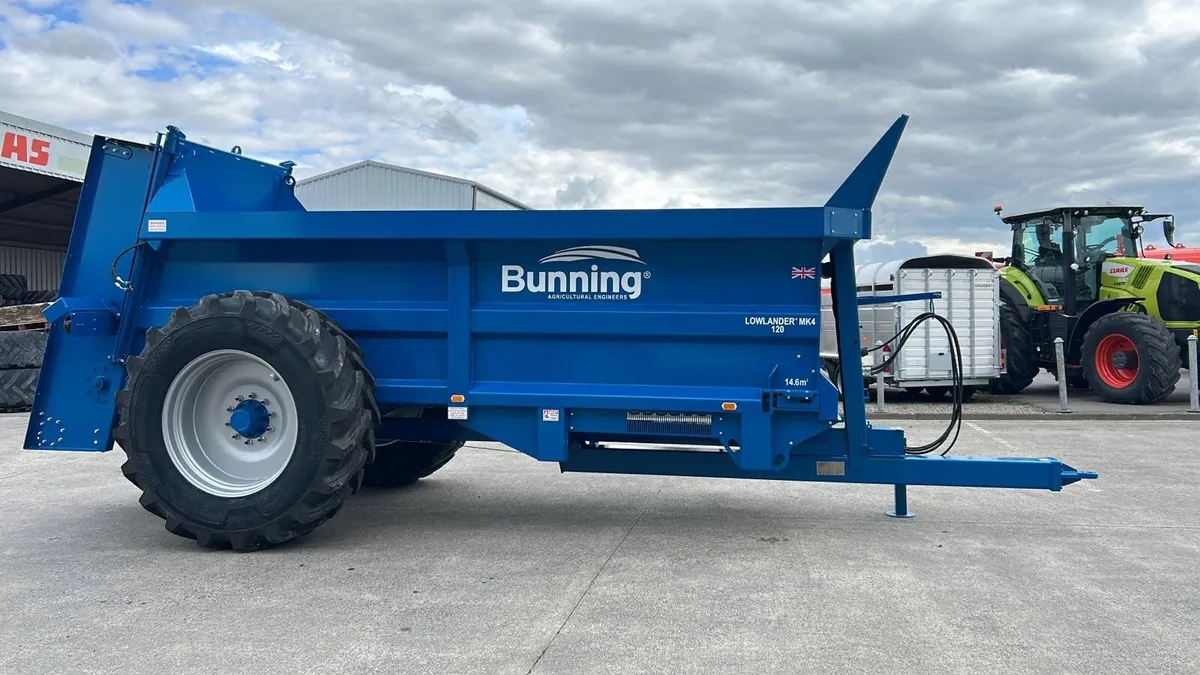 Bunning rear discharge dung spreaders in stock - Image 2