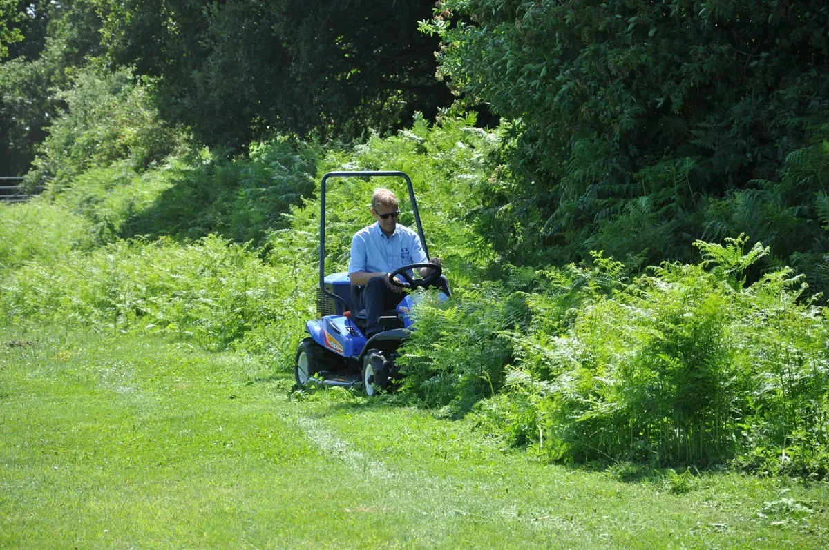 Iseki SRA 800 Ride On Bush Cutter - Image 4