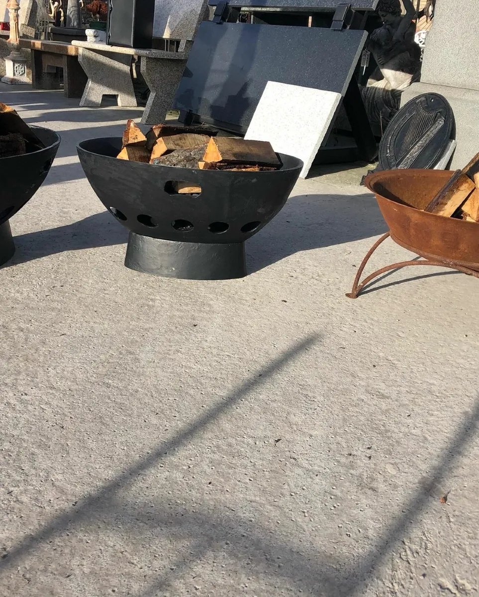 Cast iron Fire Pit ONLY€150 - Image 2