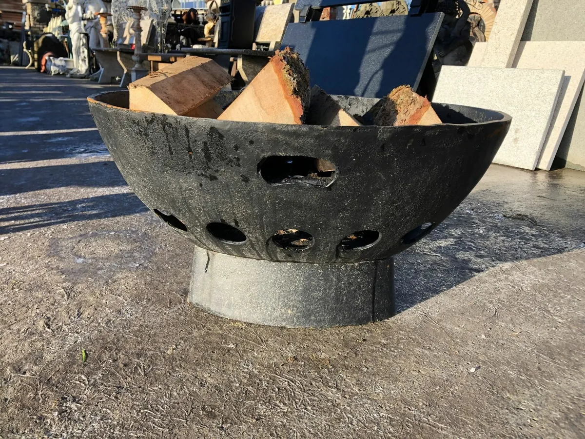 Cast iron Fire Pit ONLY€150 - Image 1