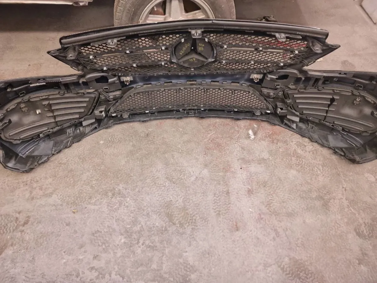 Mercedes  c220 w205 front bumper+right wing - Image 3