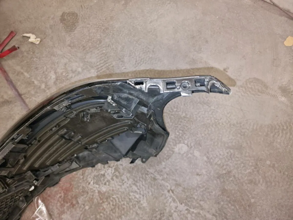 Mercedes  c220 w205 front bumper+right wing - Image 2