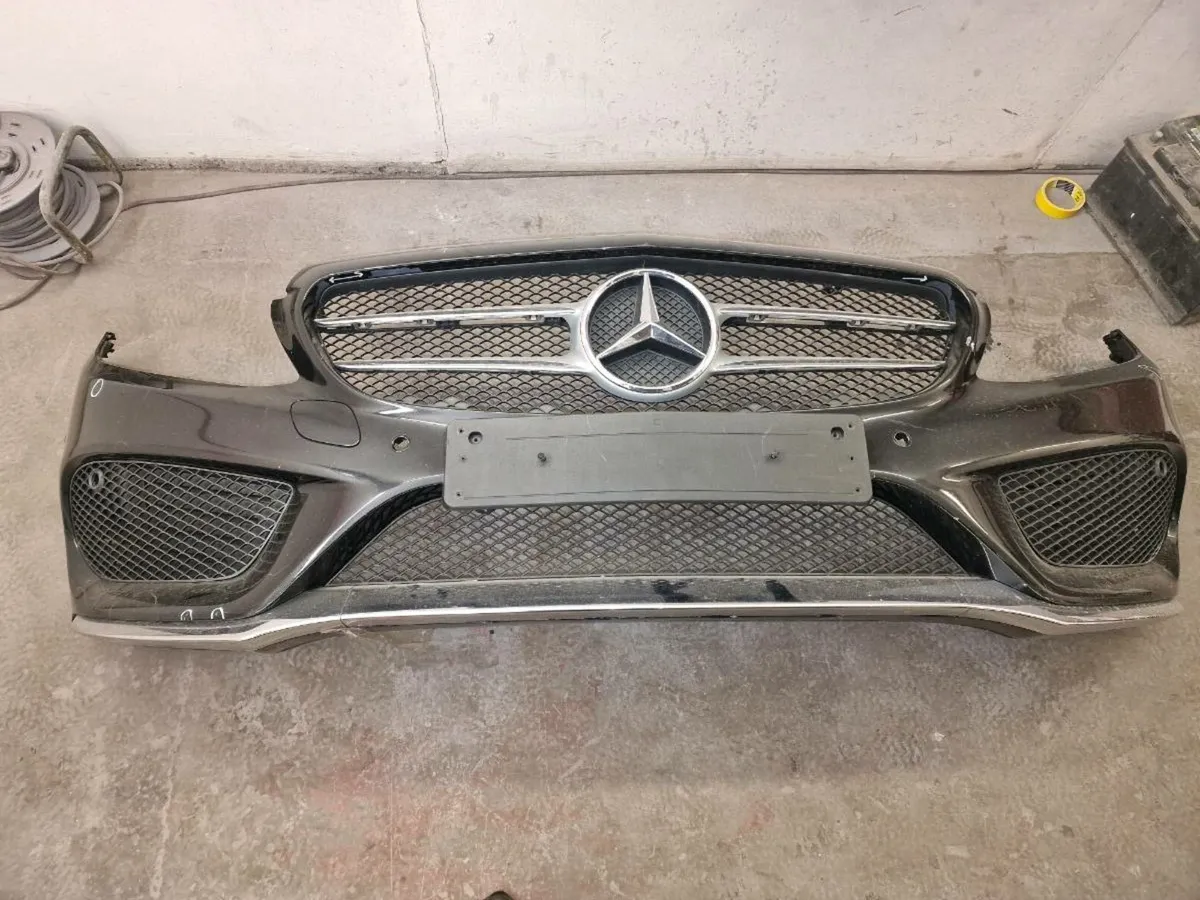 Mercedes  c220 w205 front bumper+right wing - Image 1