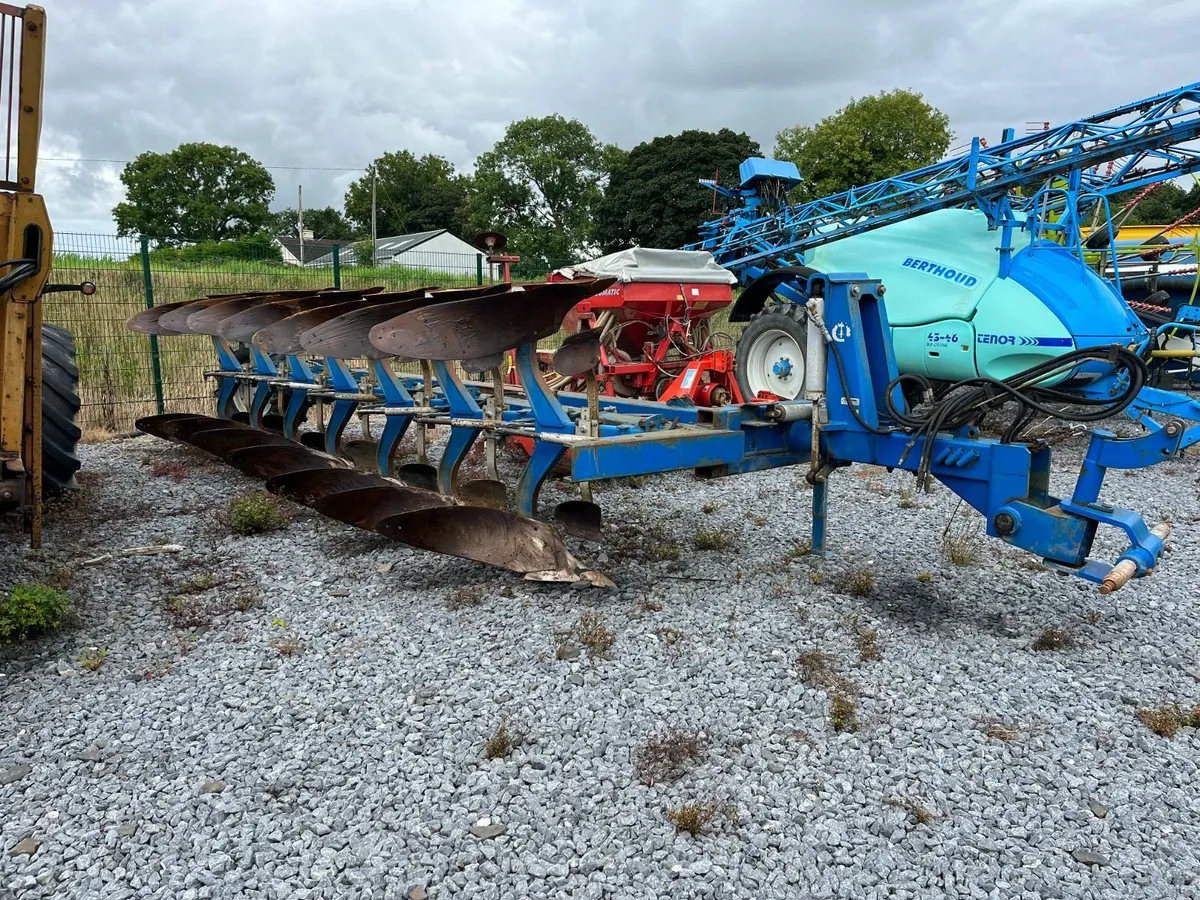 Overum 7 furrow plough