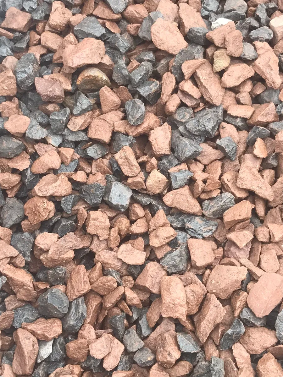 coloured stone /pebbles/ sand/gravel, hardcore