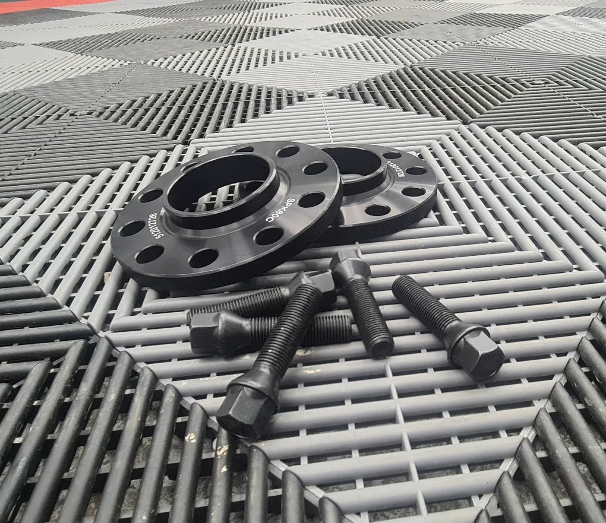 Alloy wheel spacers & Alloy wheel hardware