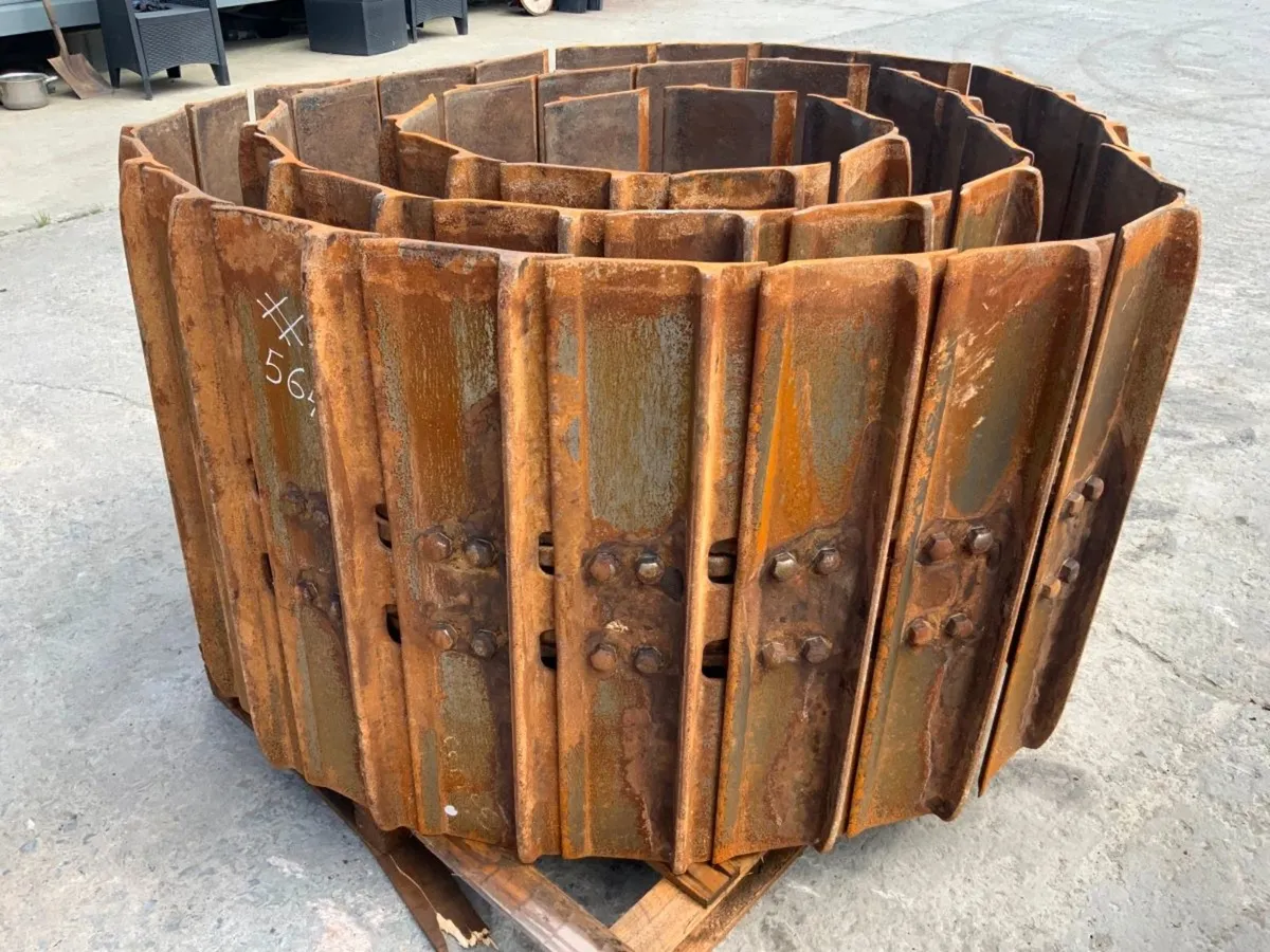 KOMATSU DOZER CHAINS AND PADS.......5640. - Image 3