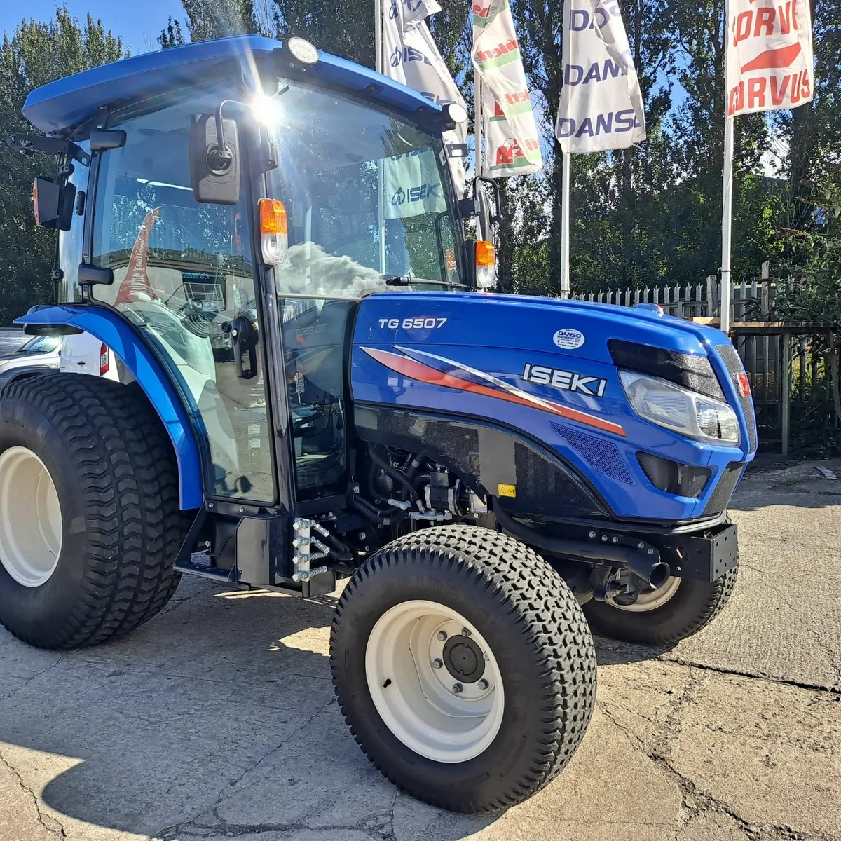 Iseki TG6507 Cab Compact Tractor - Image 3