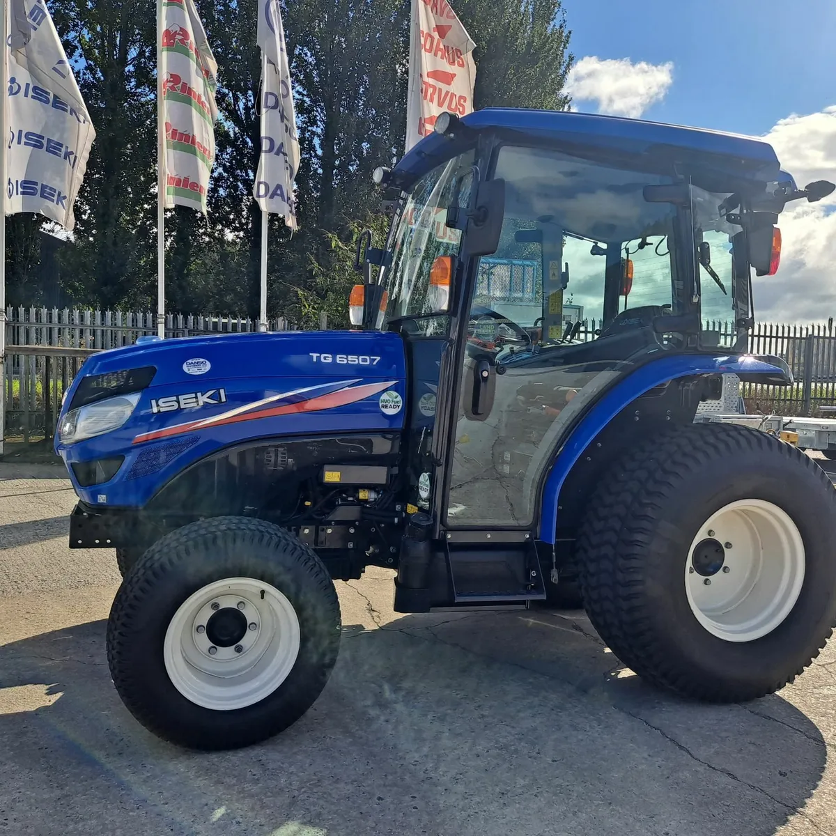 Iseki TG6507 Cab Compact Tractor - Image 4