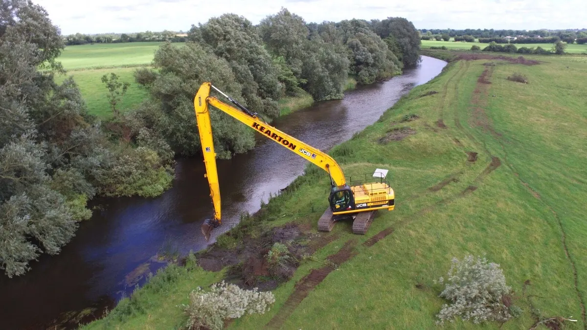 Long reach excavators - Image 2