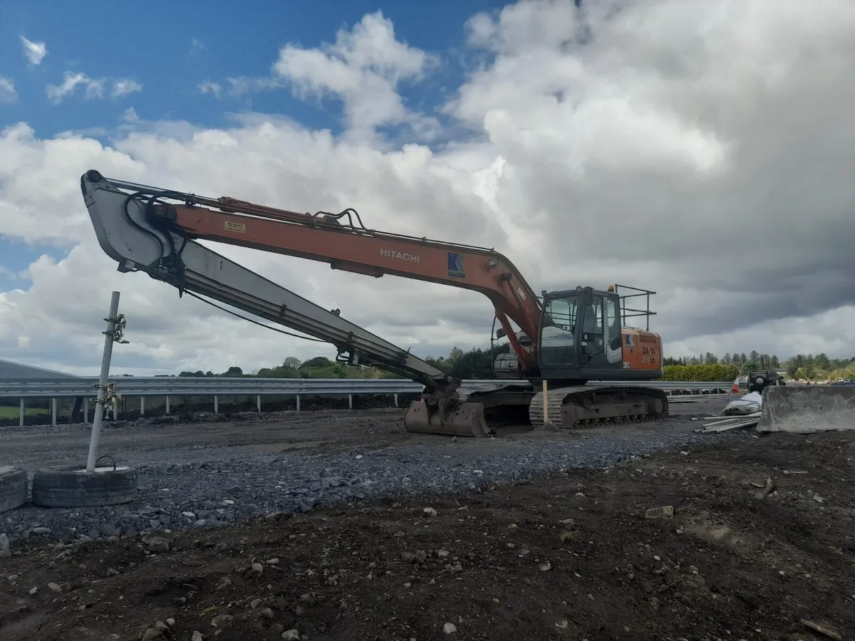 Long reach excavators - Image 4