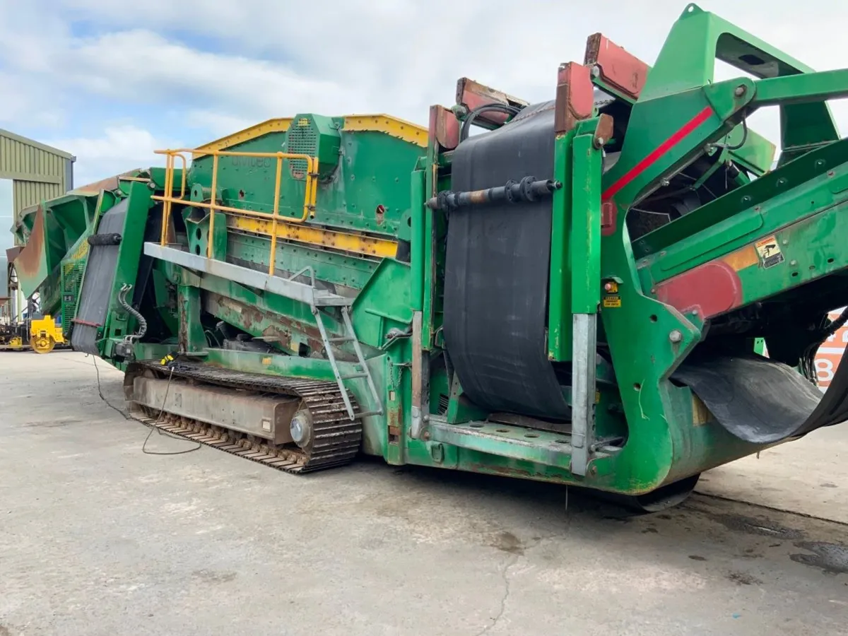 2013 MC CLOSKEY B230 TRACKED WASTE  SCREENER.