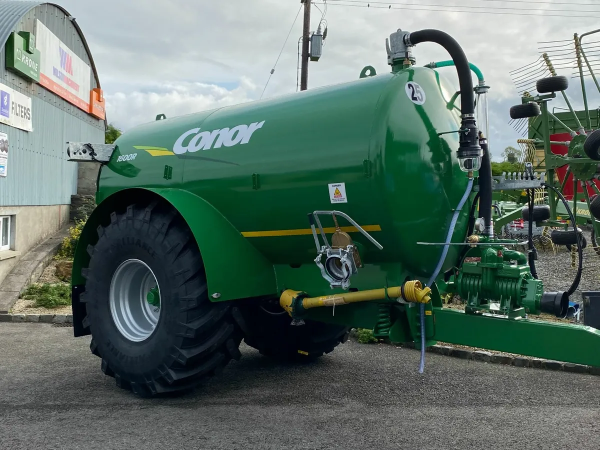 1600 Gallon Recessed Conor Tank