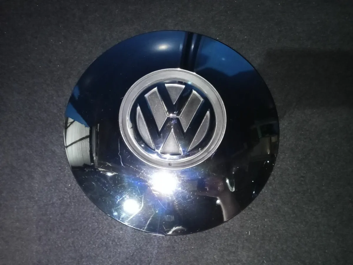 Volkswagen Beetle 2012- Chrome Heritage Hub Cap - Image 1