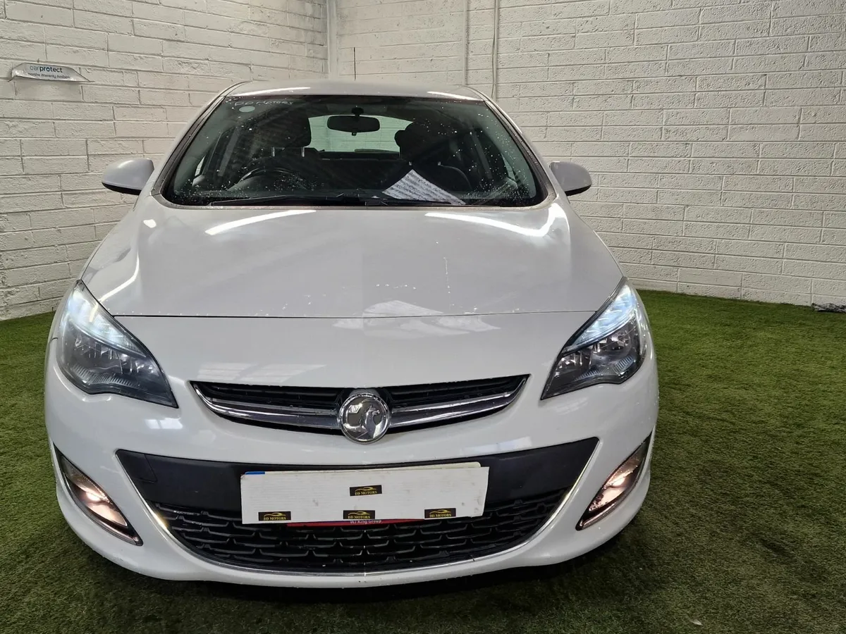 Vauxhall / OPel Astra 1.4 T 140 SRI 2014 WITH WARR - Image 2
