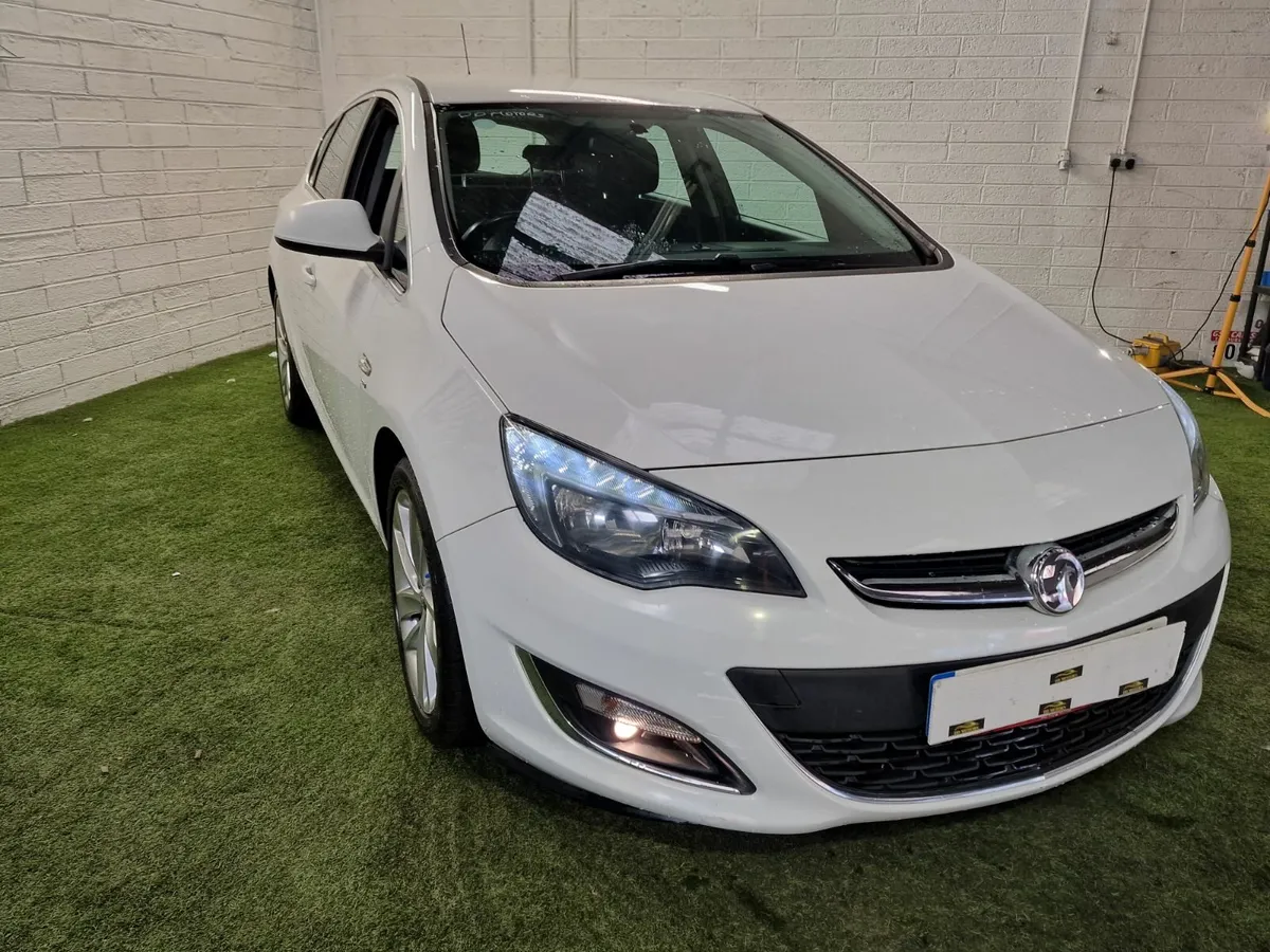 Vauxhall / OPel Astra 1.4 T 140 SRI 2014 WITH WARR - Image 3