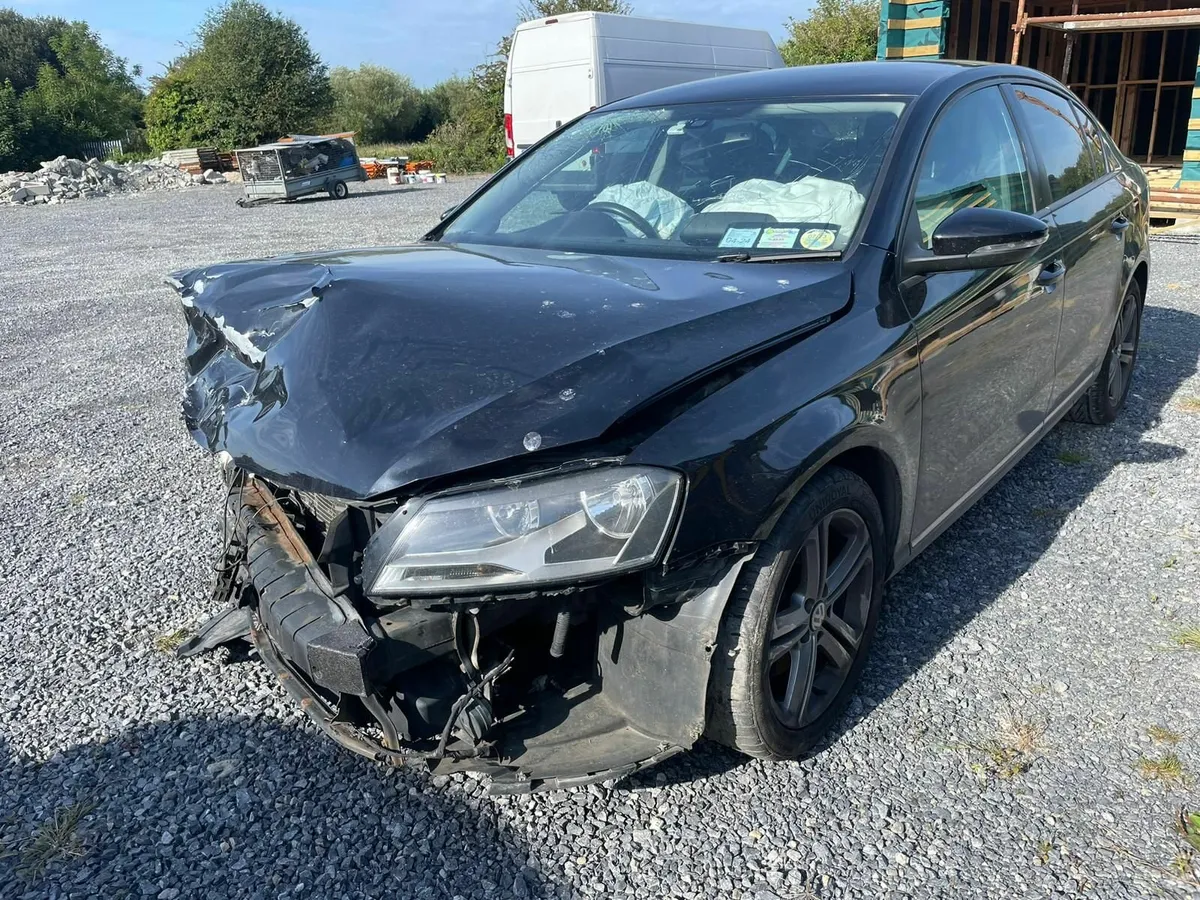 13 VOLKSWAGEN PASSAT 1.6 TDI FOR BREAKING - Image 1