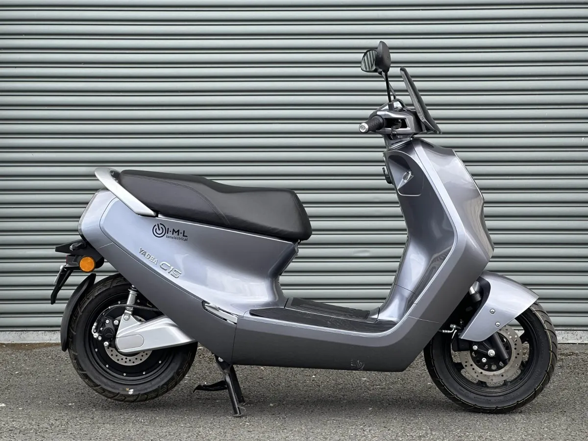 Yadea C1S Used Electric Moped - Image 1