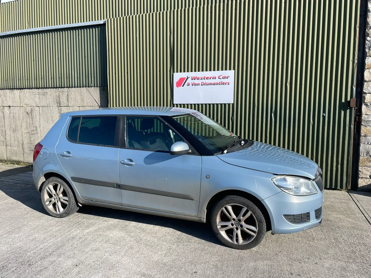 2011 skoda fabia 1.2 petrol for dismantling
