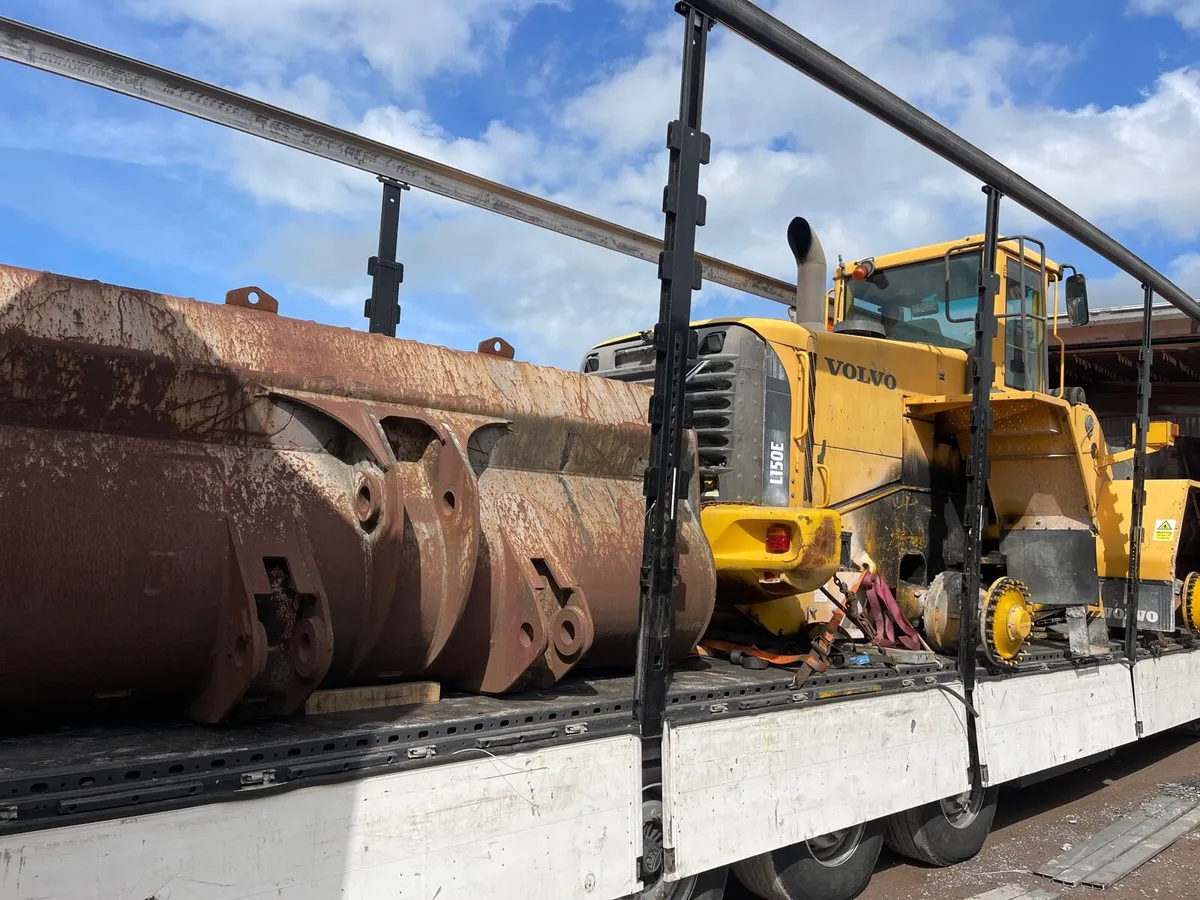 Exporting Selling Track Machines Loaders