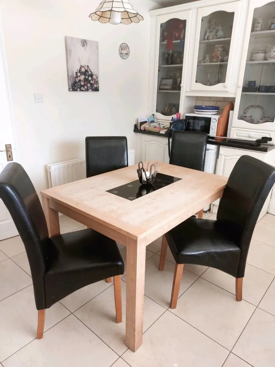 Kitchen table and four chairs - Image 1