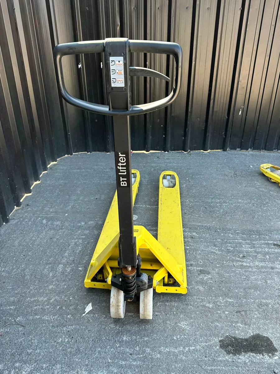 Large Selection of Toyota Pallet Trucks - Image 3