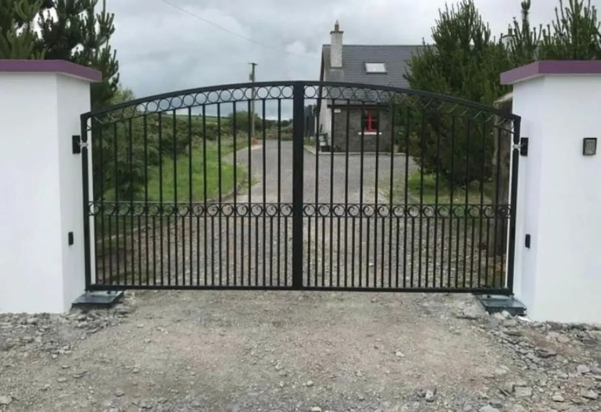 METAL DRIVEWAY GATES - Image 2