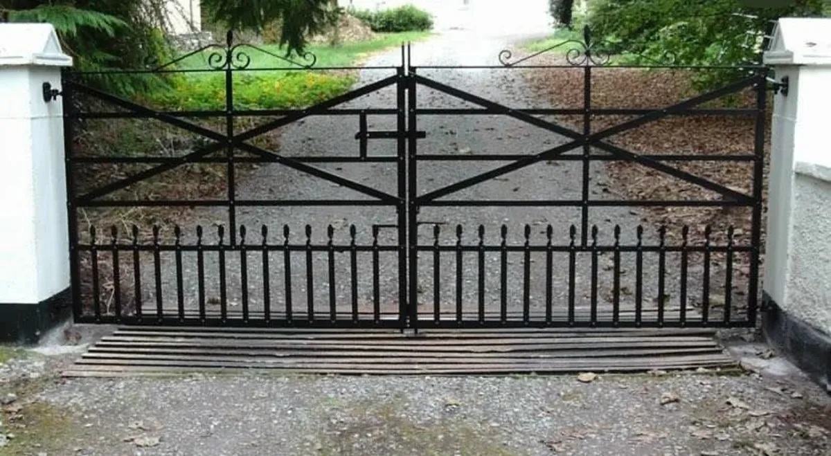 TRADITIONAL GATES