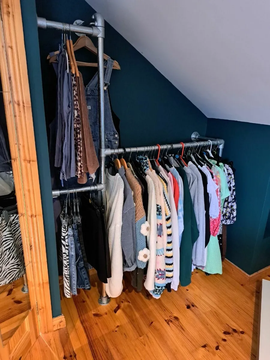 Easy-to-install Custom Clothes Rails