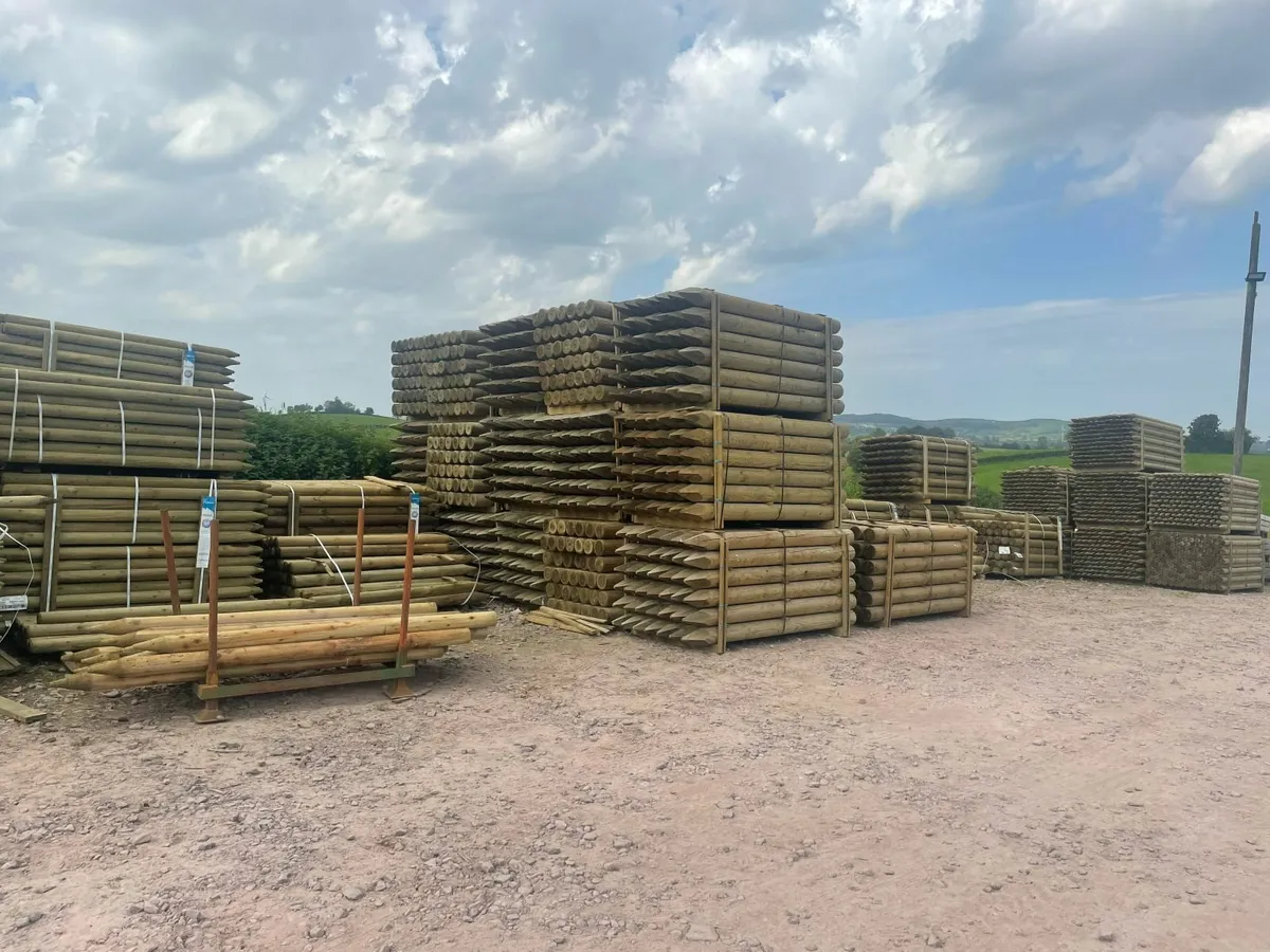 Agri Fence Posts / Strainers / Wire - Image 1