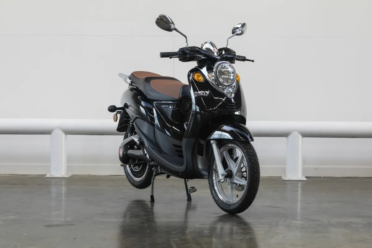 emco: Novi - Classic Style All-Electric Moped - Image 1
