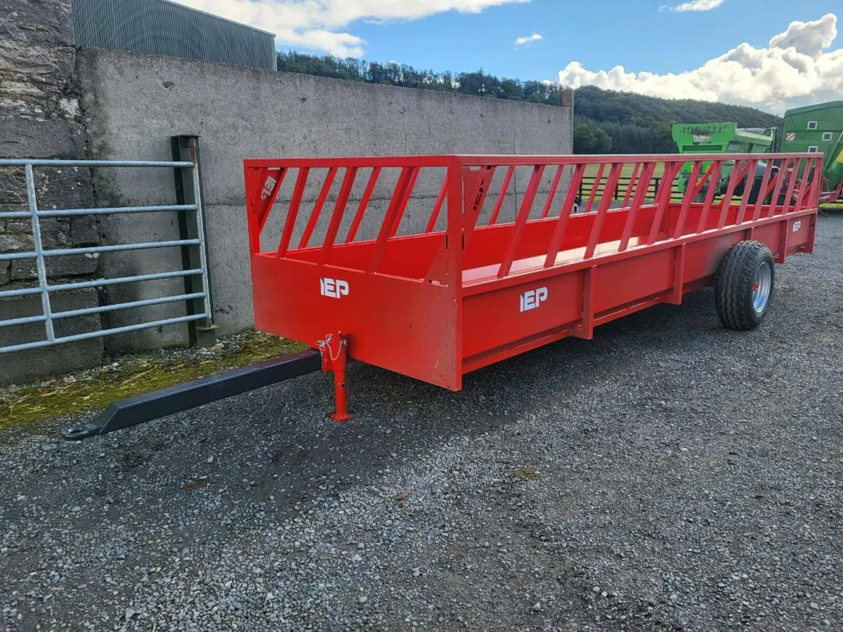 Feed trailers