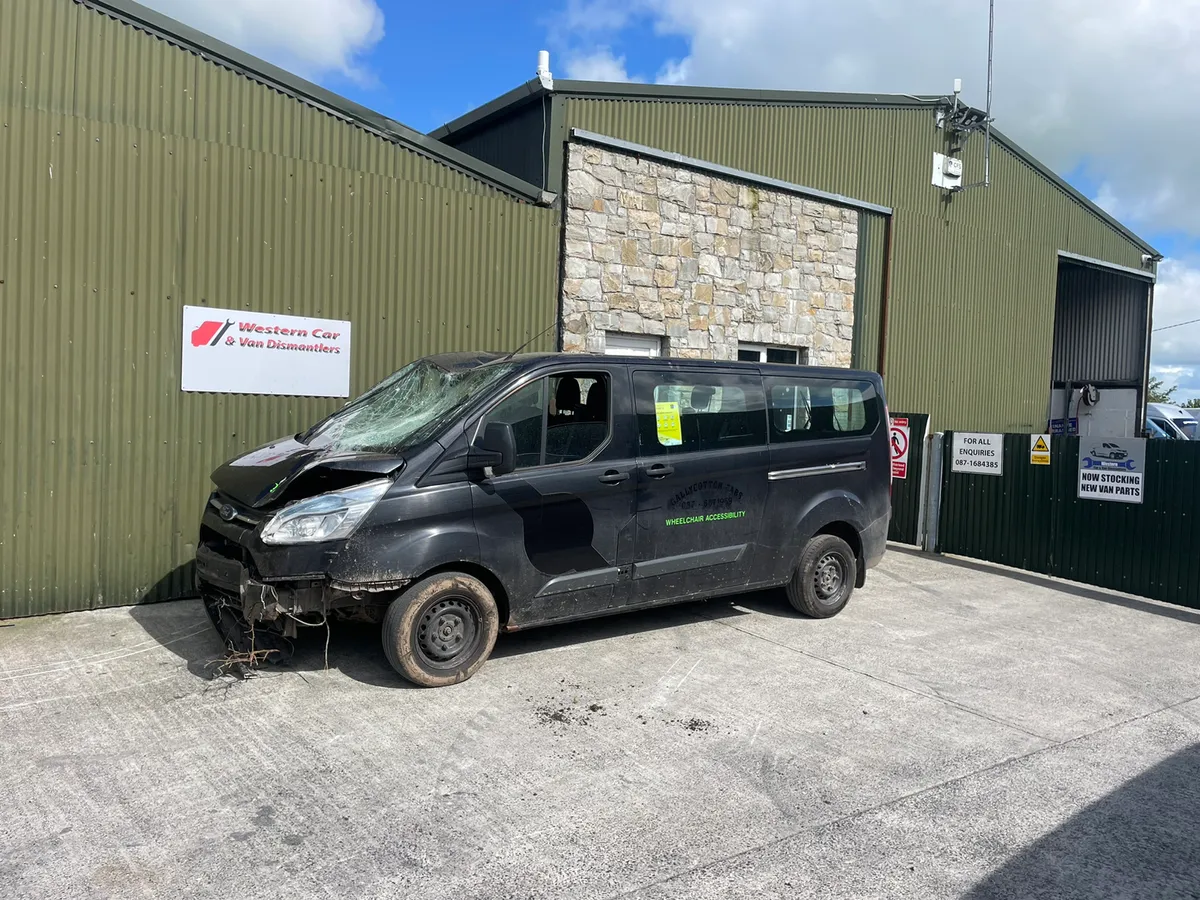 142 Ford transit custom bus for dismantling