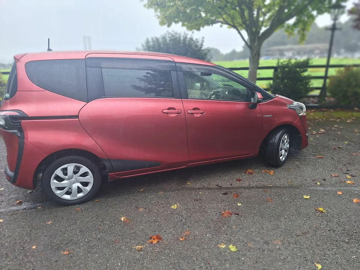 TOYOTA SIENTA 7 SEATER AUTOMATIC SELF CHARGING HYB - Image 2