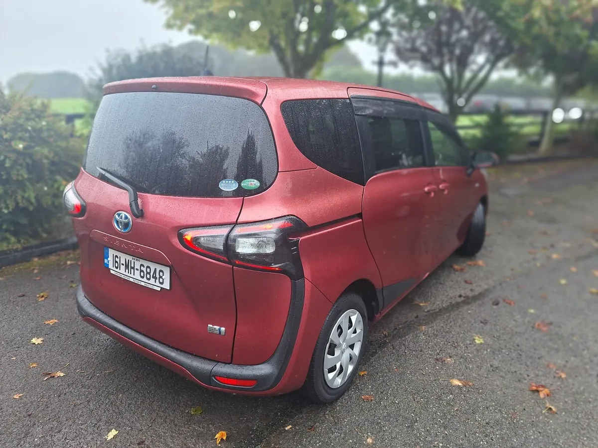 TOYOTA SIENTA 7 SEATER AUTOMATIC SELF CHARGING HYB - Image 3