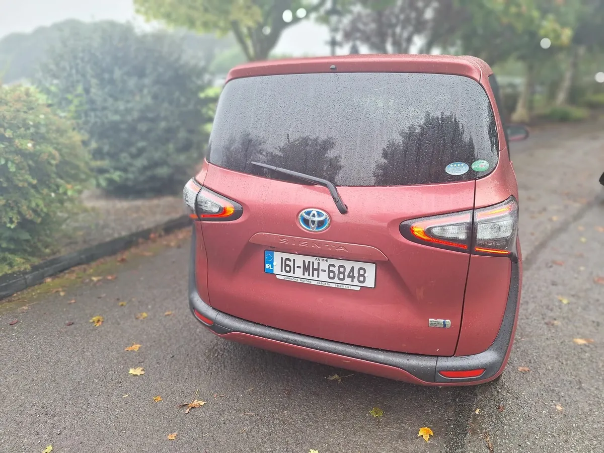 TOYOTA SIENTA 7 SEATER AUTOMATIC SELF CHARGING HYB - Image 4