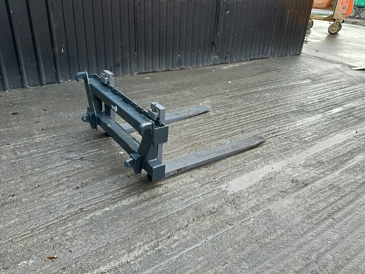 Pallet Forks On Euro Brackets - Image 4