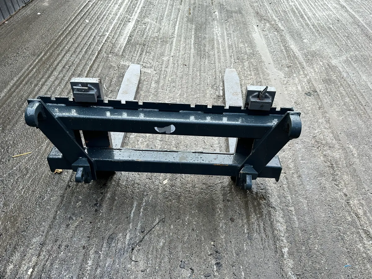 Pallet Forks On Euro Brackets - Image 3