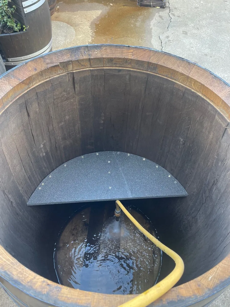 Whiskey barrel plunge pool ice bath - Image 4