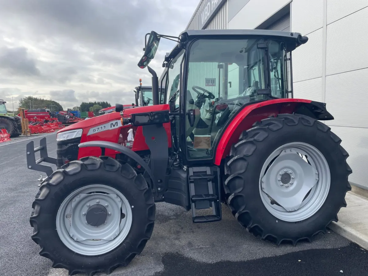 Massey Ferguson 5711M - Image 1