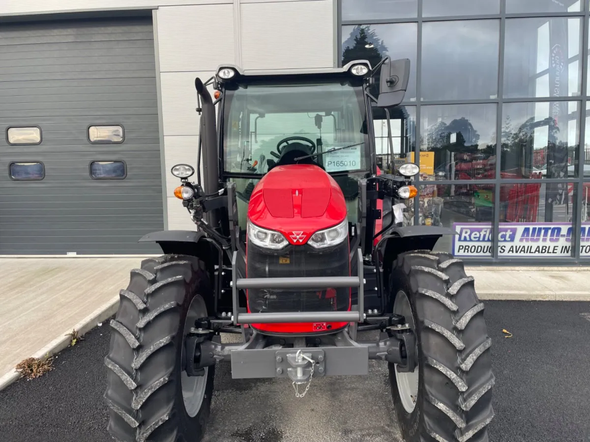 Massey Ferguson 5711M - Image 2