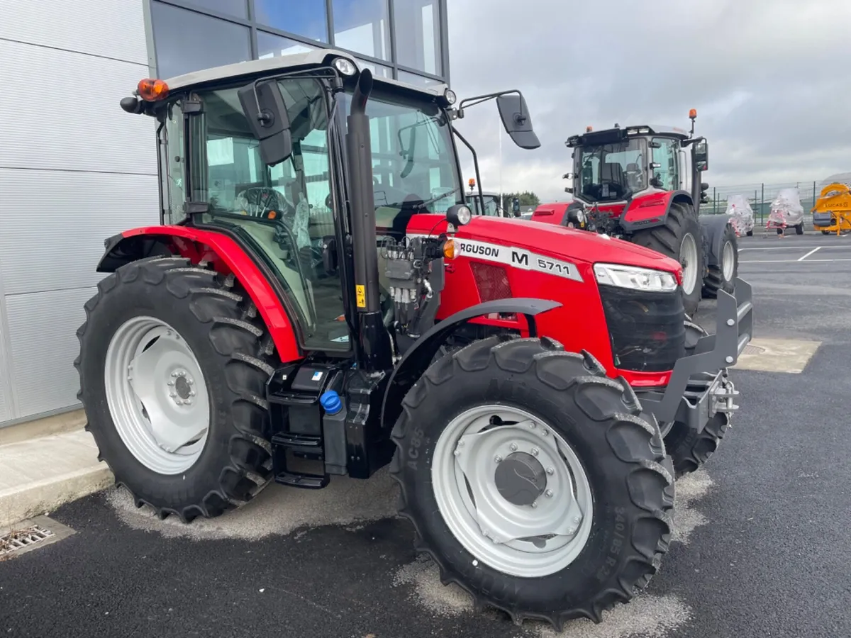 Massey Ferguson 5711M - Image 3