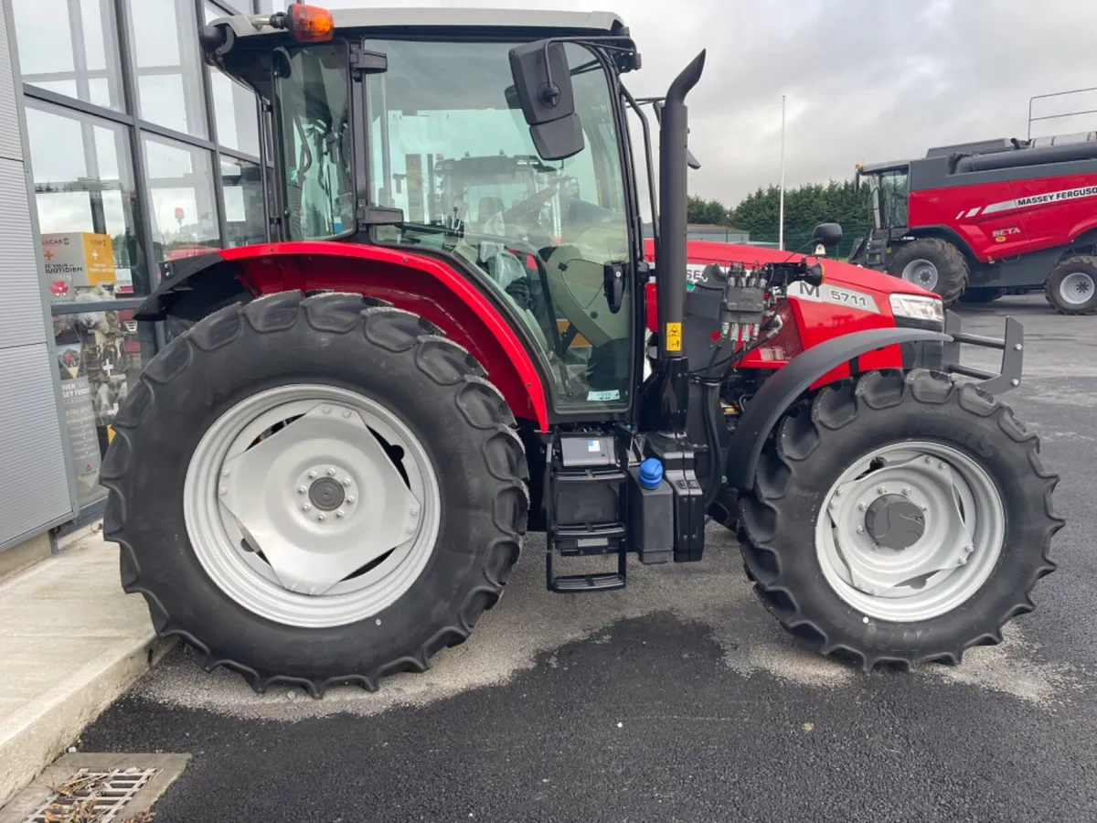 Massey Ferguson 5711M - Image 4