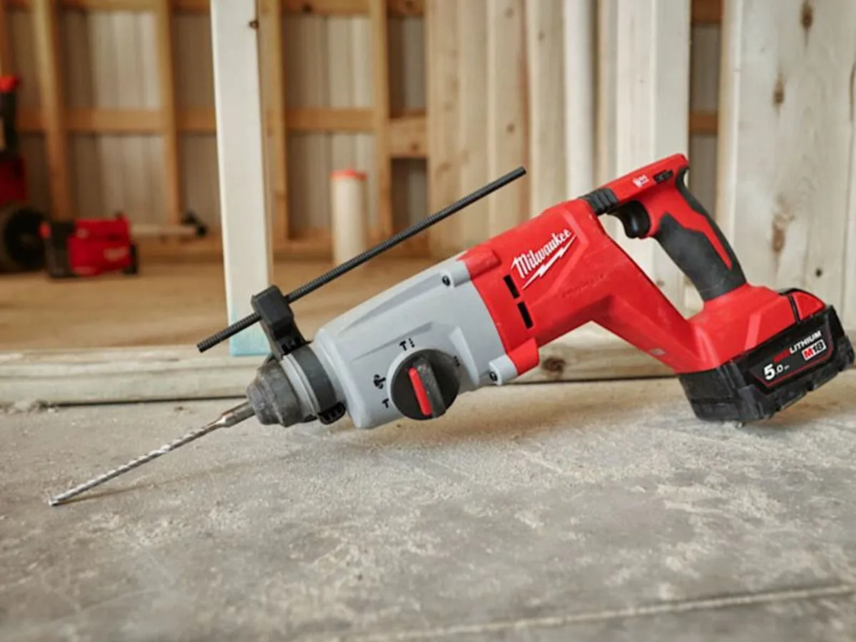 €10 OFF Milwaukee 18V D Handle SDS - Image 1