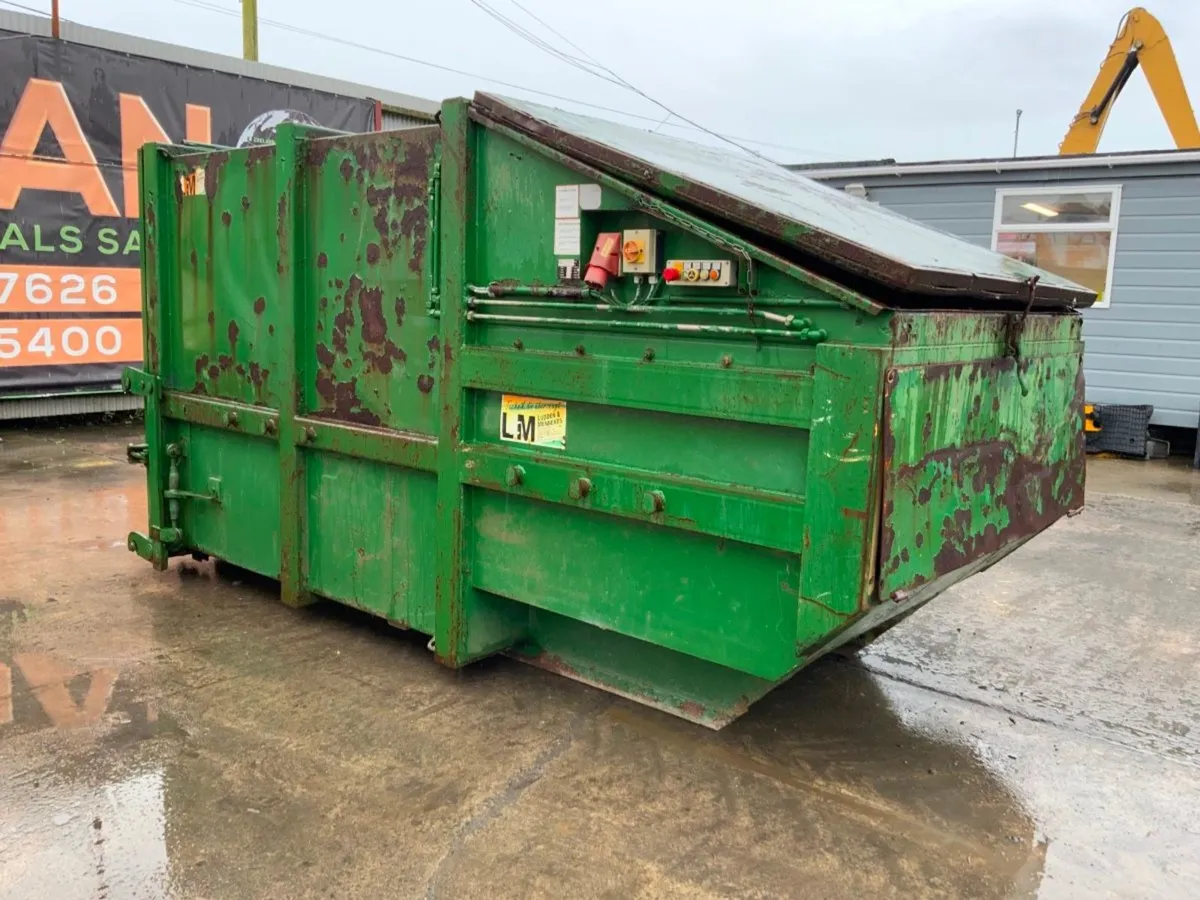 L & M CHAIN LIFT COMPACTOR SKIP....3 PHASE. - Image 3