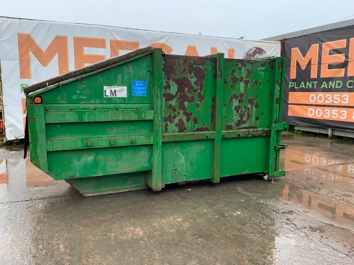 L & M CHAIN LIFT COMPACTOR SKIP....3 PHASE. - Image 1