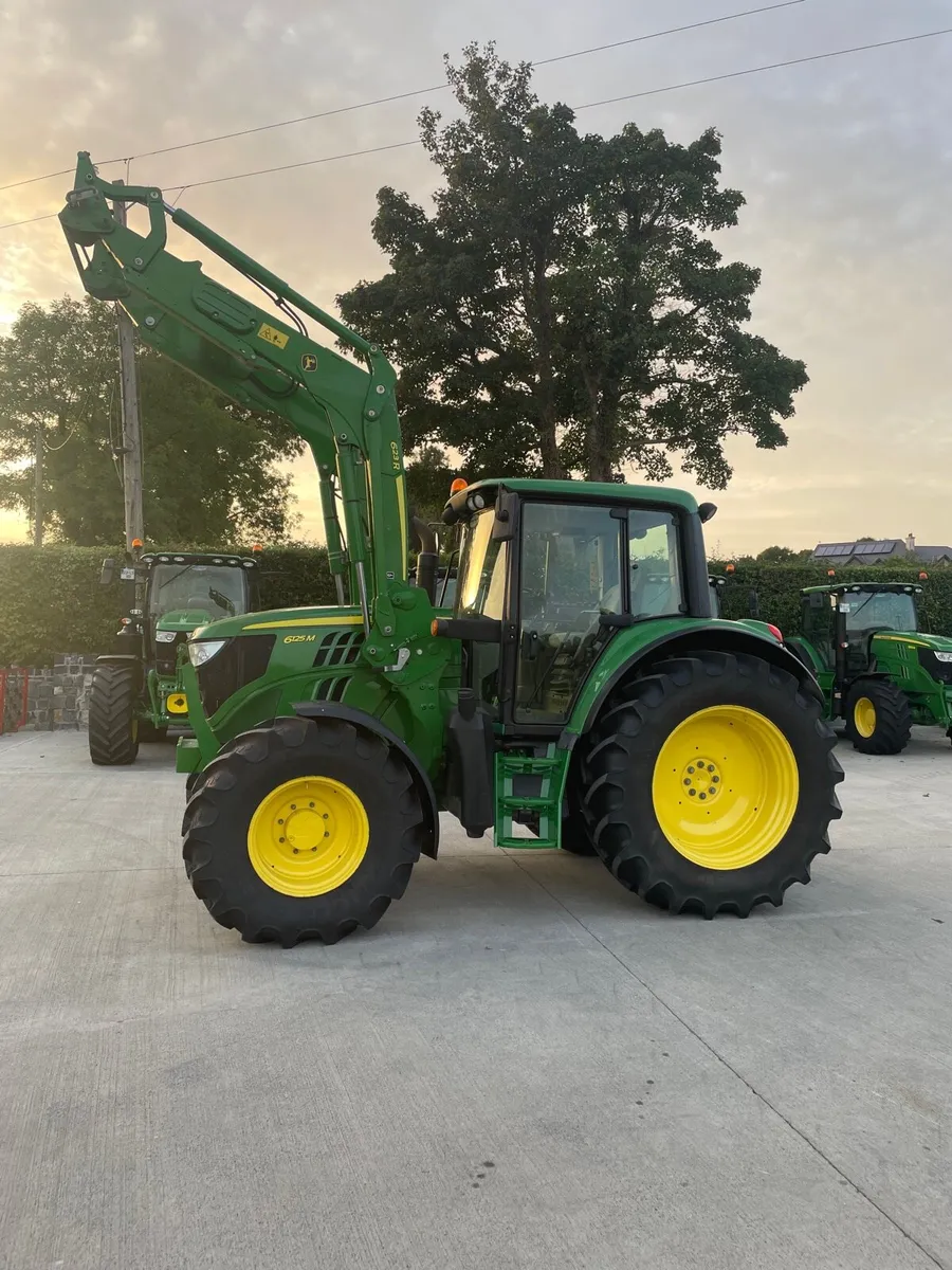John Deere 6125M - Image 2