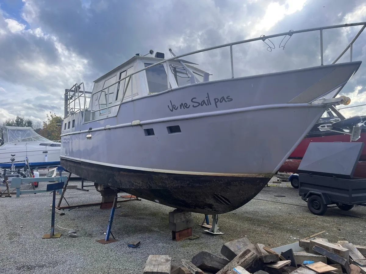 Live-aboard boat