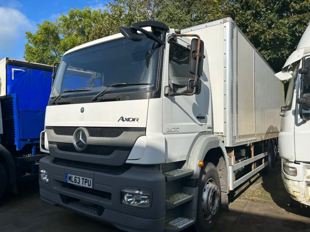 2013 Mercedes axor 2629 6x2 box or chassis
