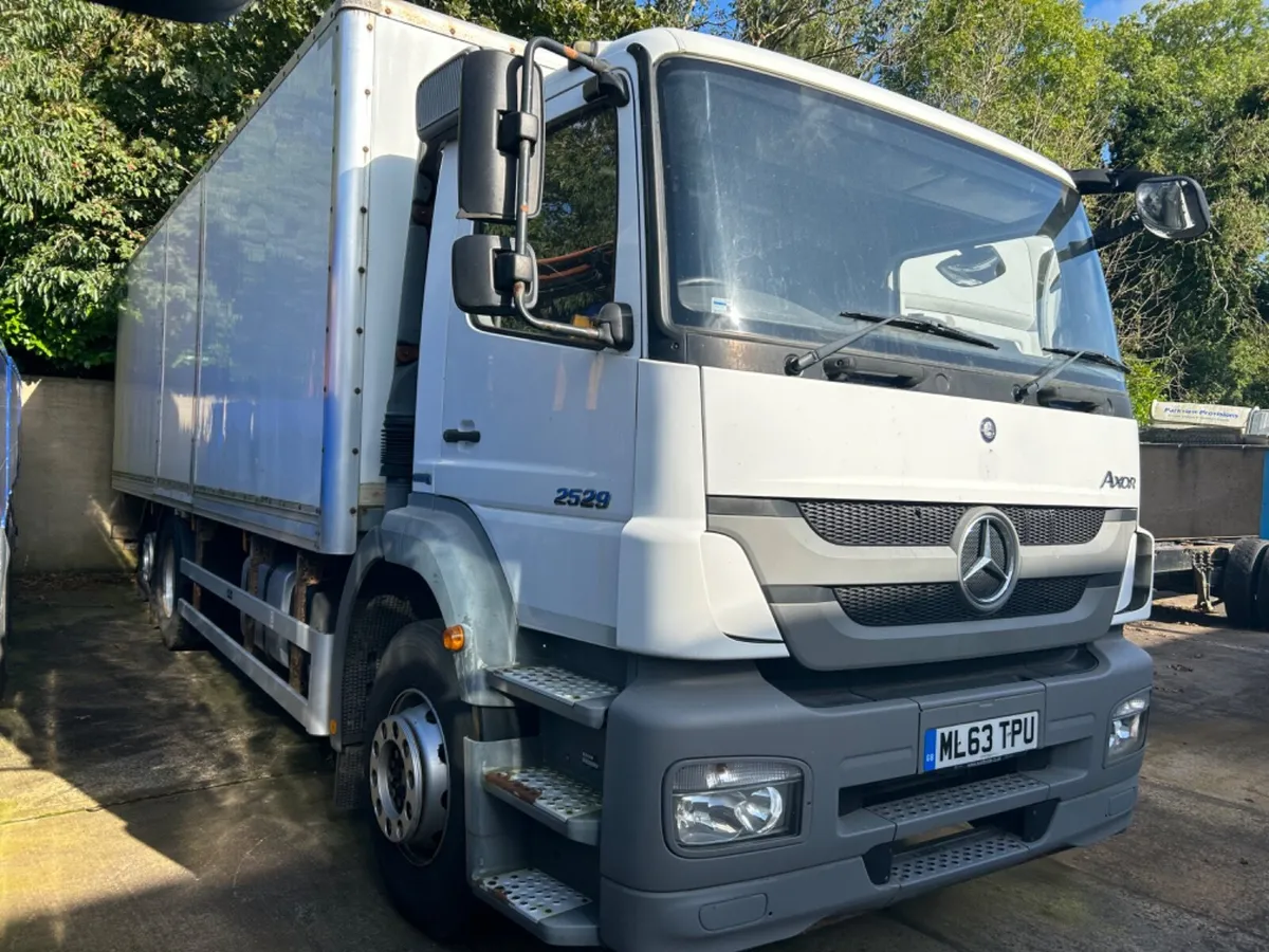 2013 Mercedes axor 2629 6x2 box or chassis - Image 2